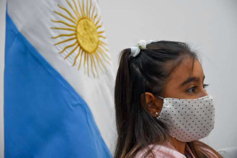 niña bandera